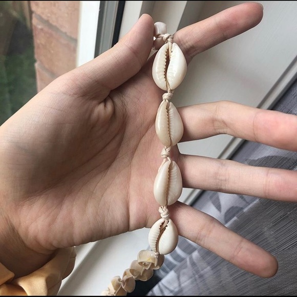 Shell Necklace - Picture 2 of 5